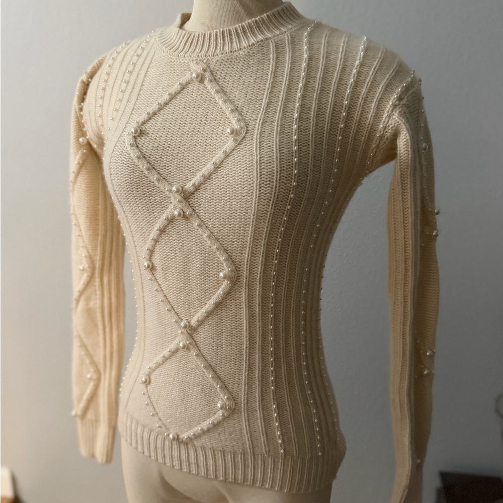 Bloomingdale's Elegant cashmere Sweater with Diamond Pearl Design